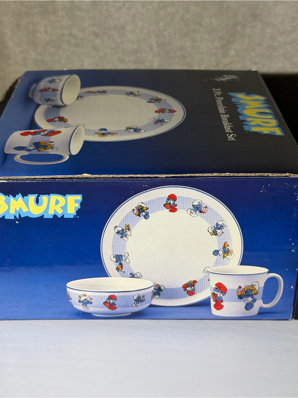 Smurf 3-Piece Ceramic Dinnerware Set in Blue and White